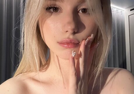 Kitty Mae pretty model img