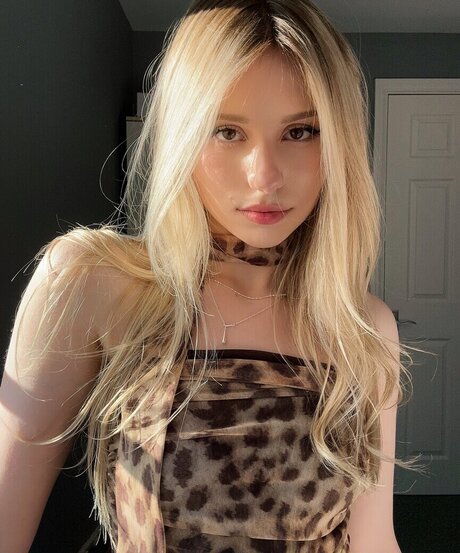 Kitty Mae nudes model image