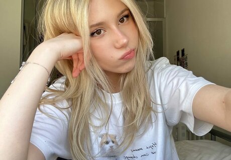 Kitty Mae pretty actress image