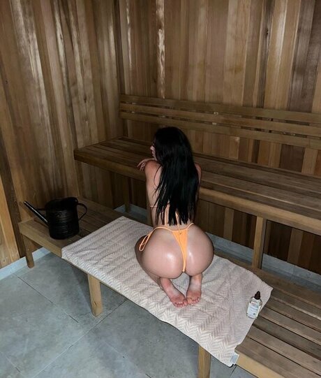 Izzy Davies star adult photos