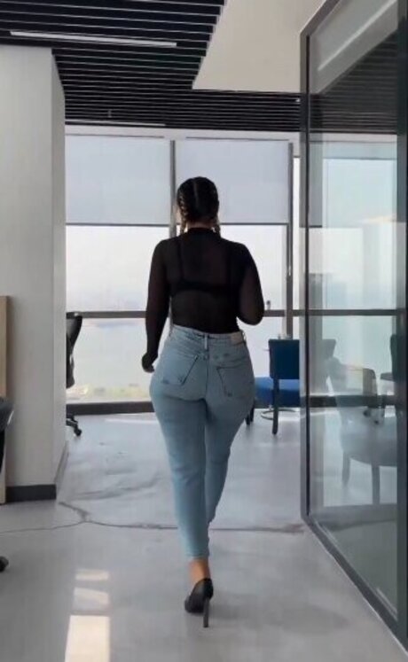 Fidan Atalay nude actress picture