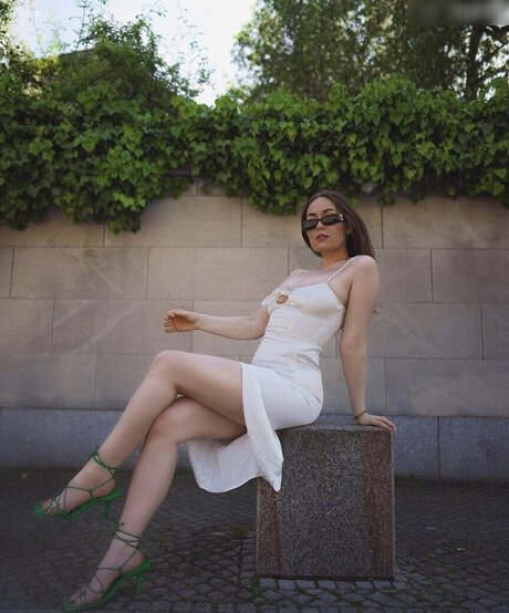 Sonny Loops adult actress gallery