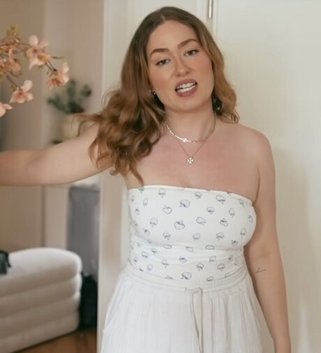 Sonny Loops nice actress pictures