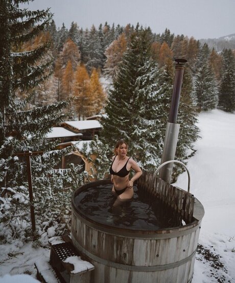 Sonny Loops erotic actress galleries