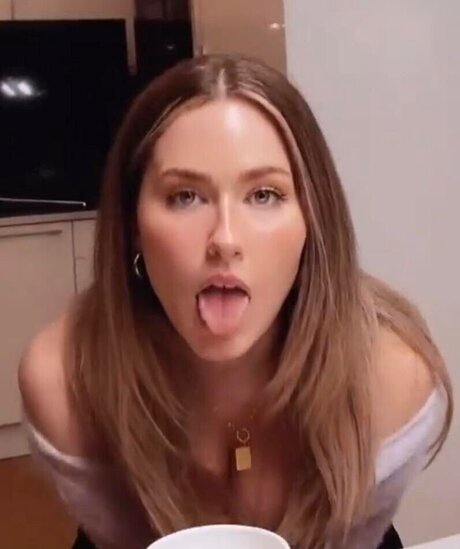 Sonny Loops high quality actress picture