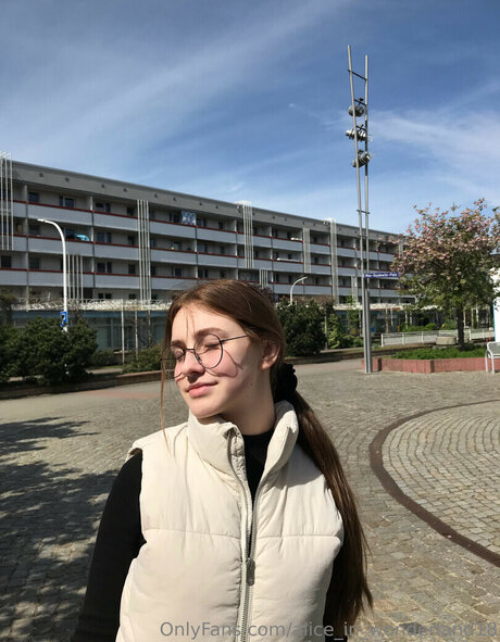 Alice in wonderland18 star pornographic archive