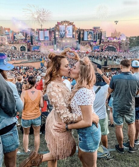 Yvonne Pferrer pretty model galleries