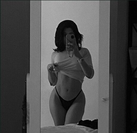 Hilal Fener pretty actress galleries