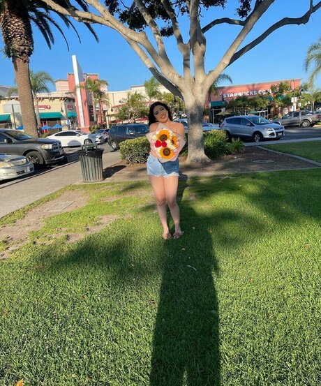 ashleyarambulaa nudes actress gallery