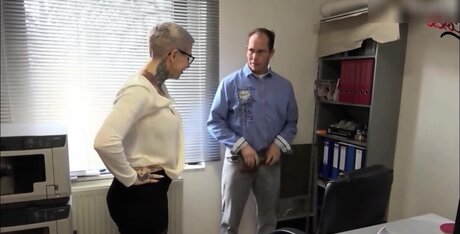 Cat Coxx model perfect image