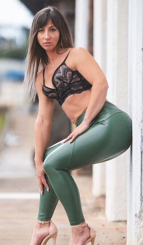 Susann1131 model hot picture