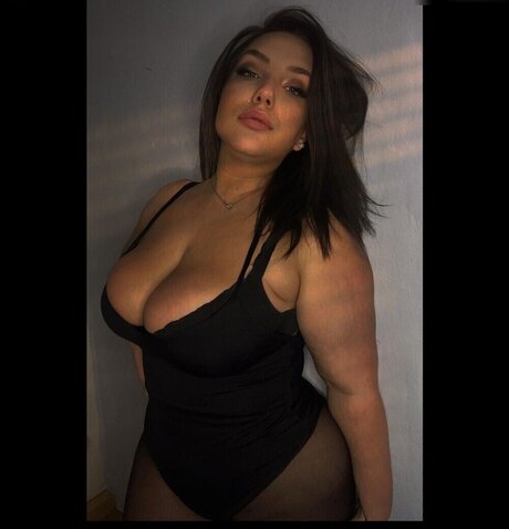 Lara Marie v__ porn model pictures