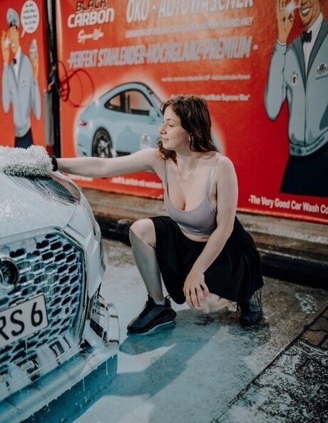 eAngi02 naked model pic