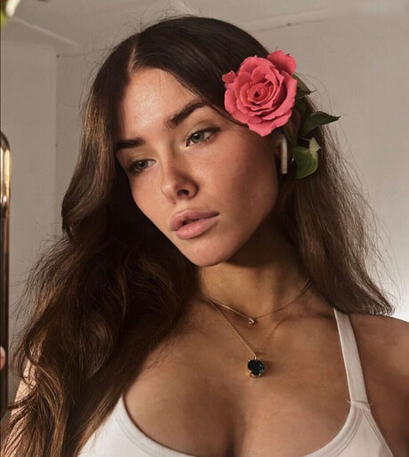 Clarissa Bea hot pornstar photo