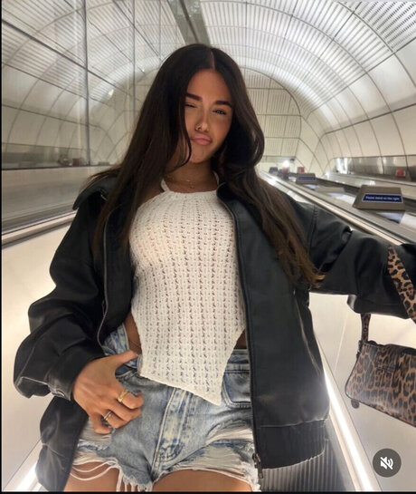 Clarissa Bea pornstar sexy gallery