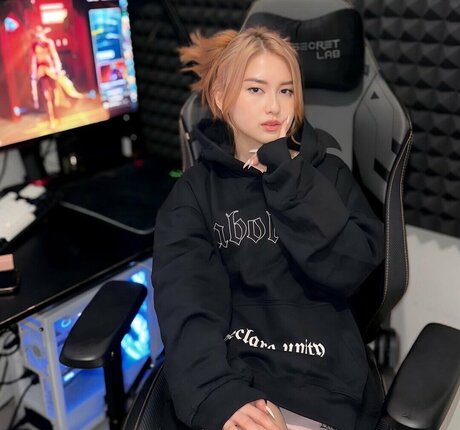 Swansage sexy pornstar pics