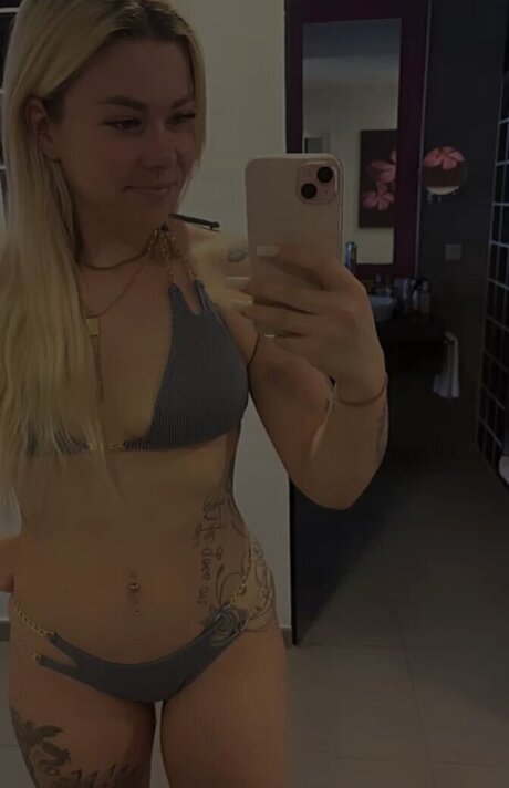 Die Meedtis model erotic images