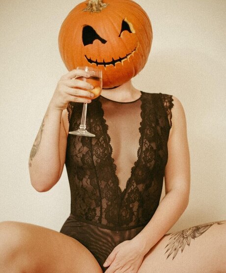 Die Meedtis pretty pornstar photos