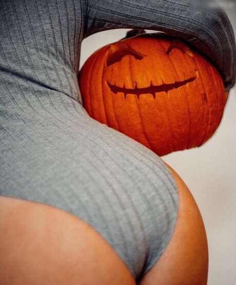 Die Meedtis model sexy pic