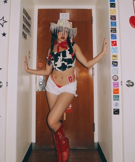 Choi Eun model adult picture