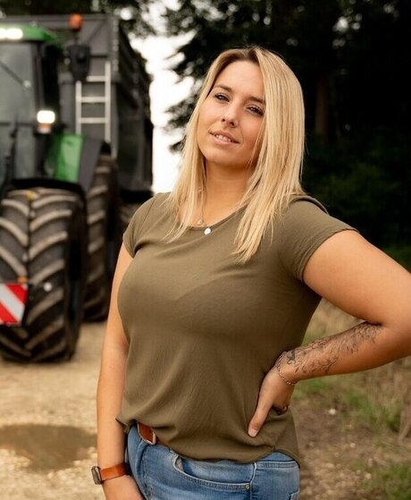 blonde curvy onlyfans porno archive