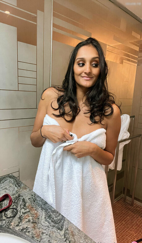 Lea Monet porn model images