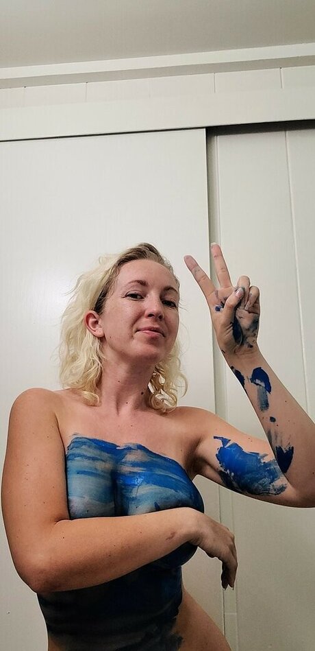 Jeneva From PARiTY model perfect photos