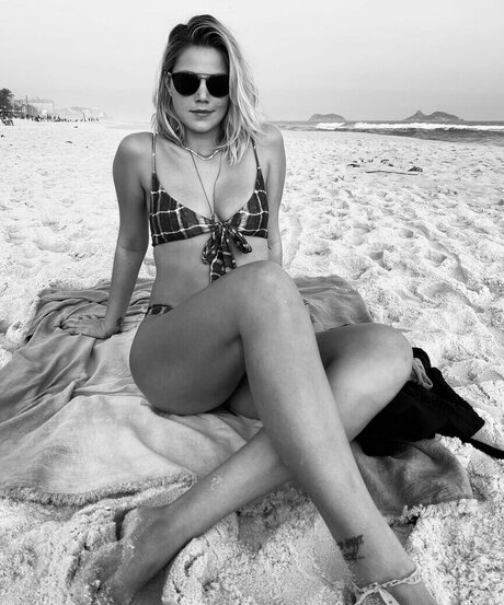 Pamela Tom_ star pretty photos