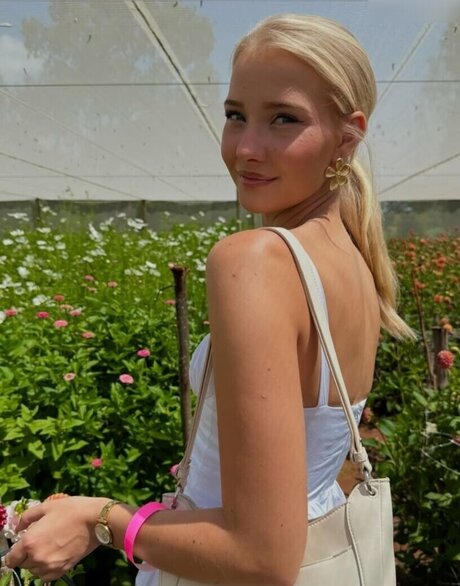 Juliet Small hd actress photo