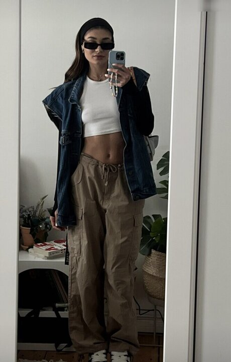 Sarah Posch model beautiful img