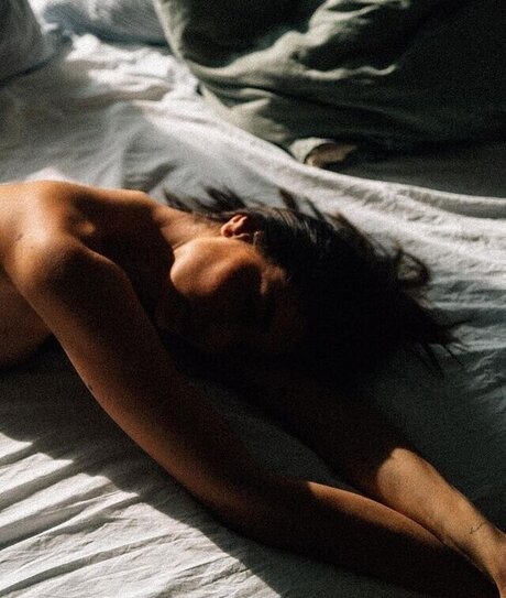 Sarah Posch sexy actress pics