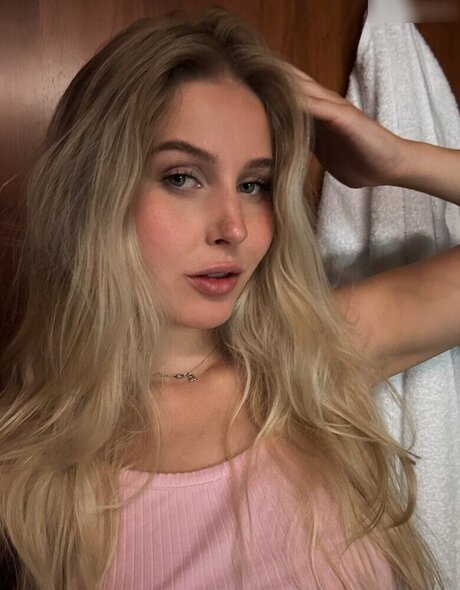 Cirizzle model perfect pic