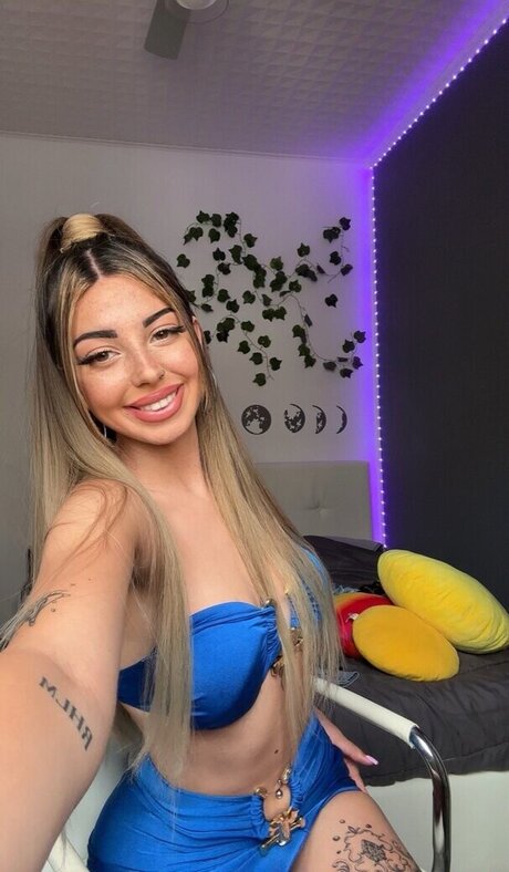 squat riding onlyfans pornographic photos
