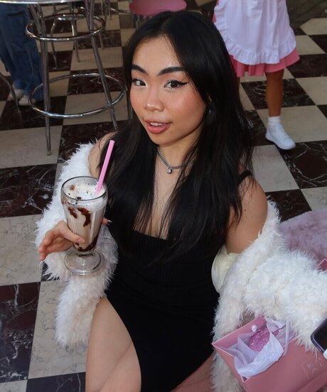 lilbignanc fit beautiful model image