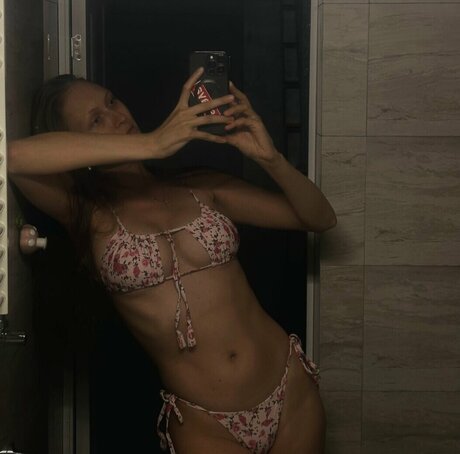 Yapishukino model erotic galleries