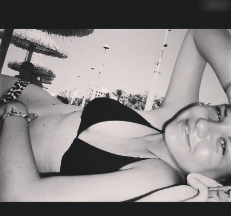 KellyMissesvlog hot star image