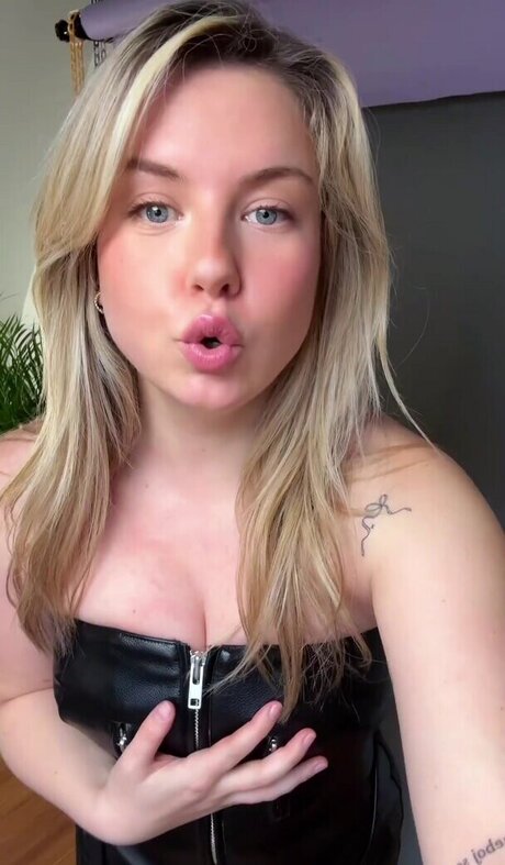 KellyMissesvlog nice model gallery