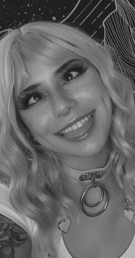 Ne0nprincess nude pornstar pic