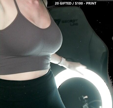 Intraventus model nudes images