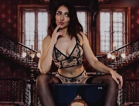 Regina Hixt erotic model pic