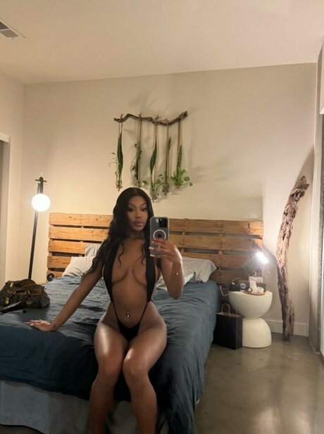 Magicalc000ch model naked gallery