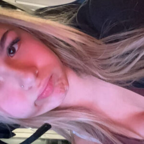 Emilyynl pornstar top photo