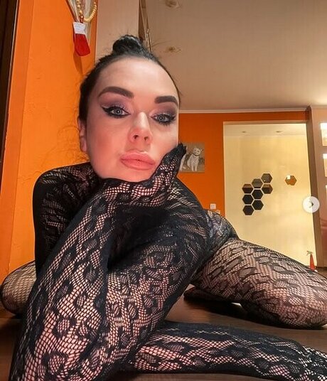Oliviagoold Content model high quality picture