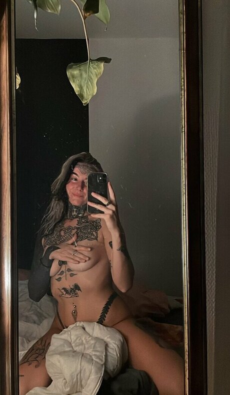 spreading onlyfans naked images