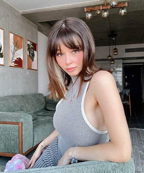 sumruozdenn naked model pictures