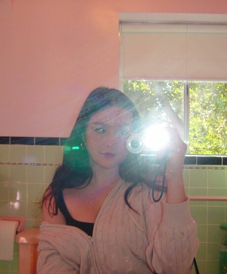 Olivia DeLaurentis naked actress image