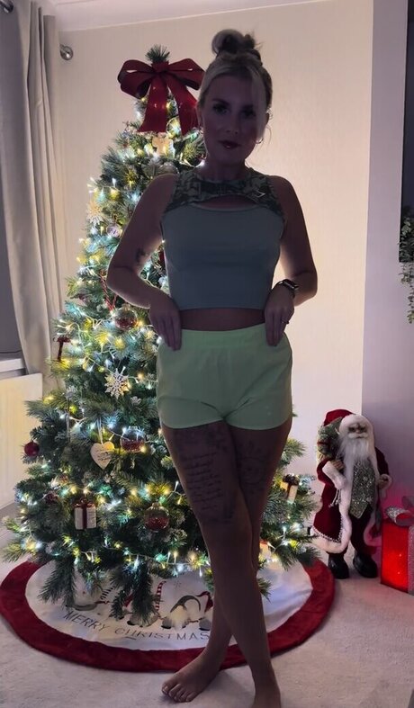 Emily Walters beautiful actress pic