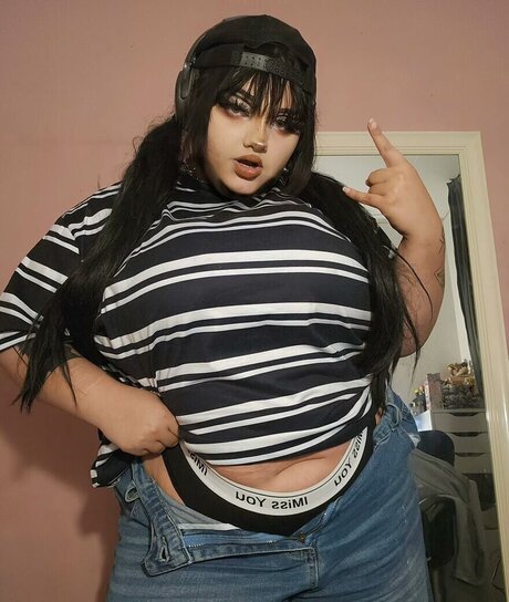 Bigtiddyash model nude image