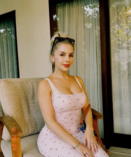 Lucia Leona star hot image