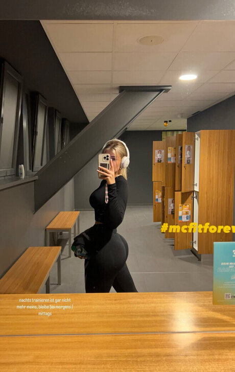 Sophie Schnur model nude photos